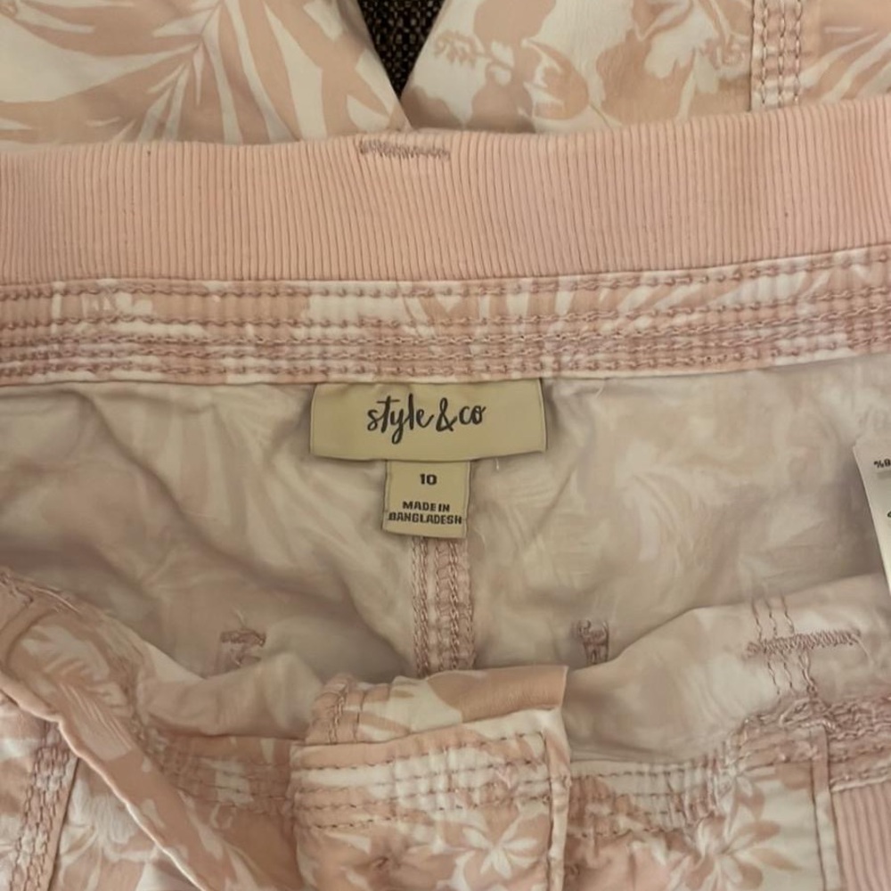 Pink Flower Capris - Picture 3 of 4
